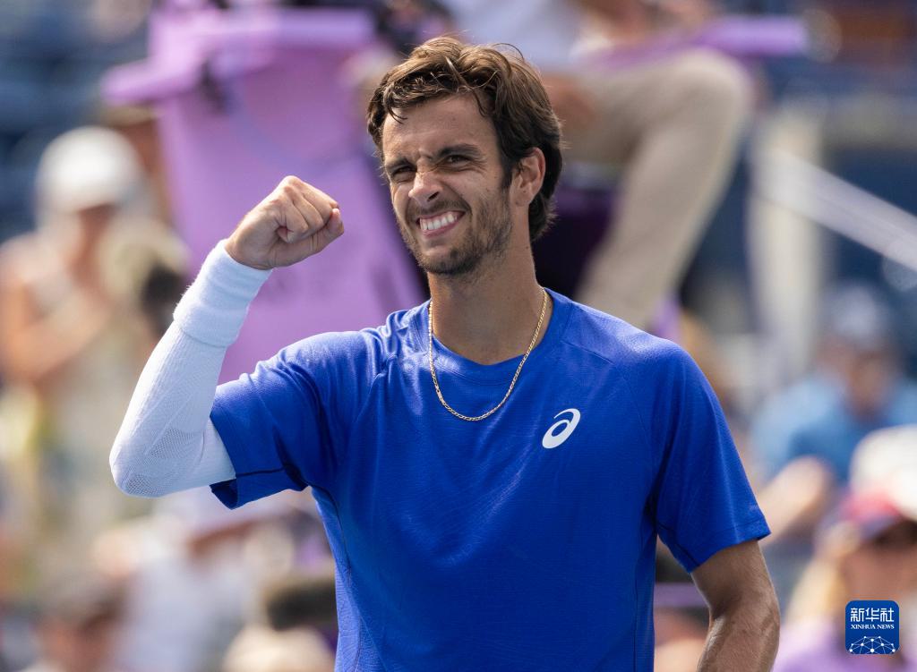 男单第三轮, 新华社发