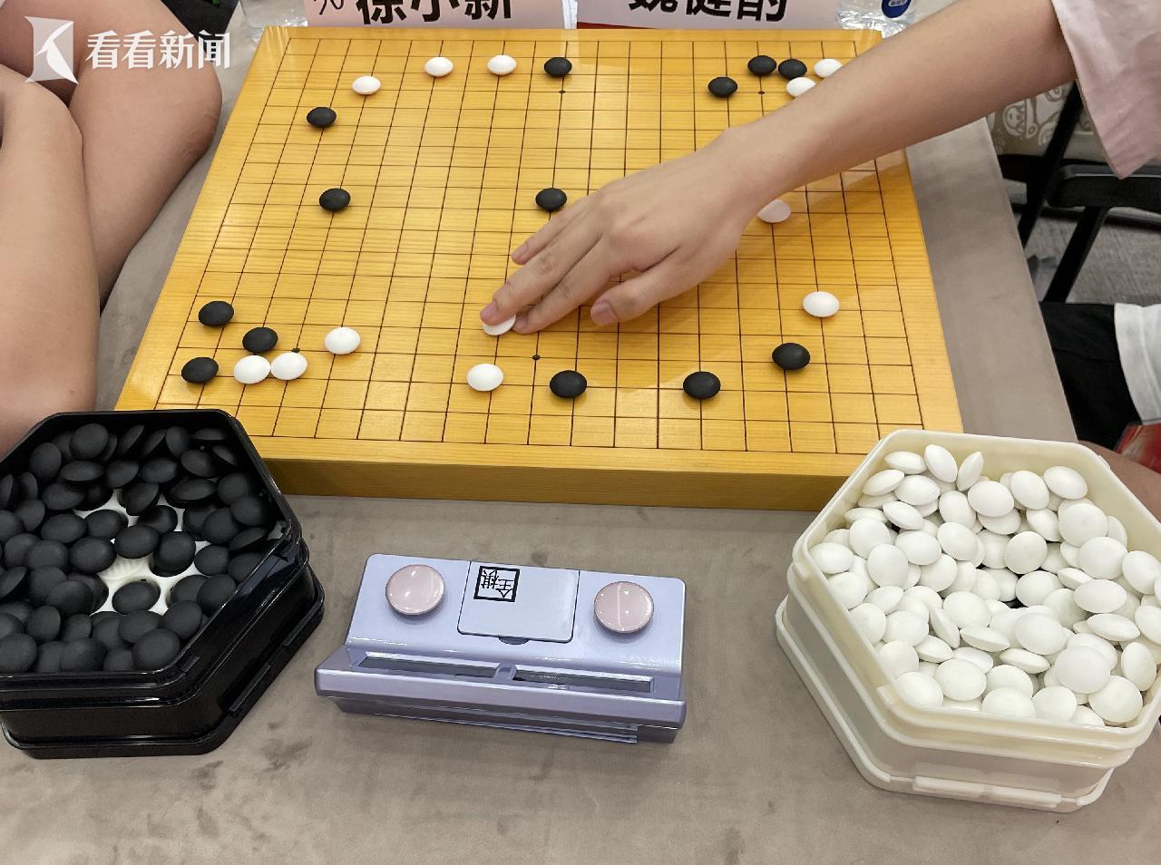 文博楼开始, 位女棋手