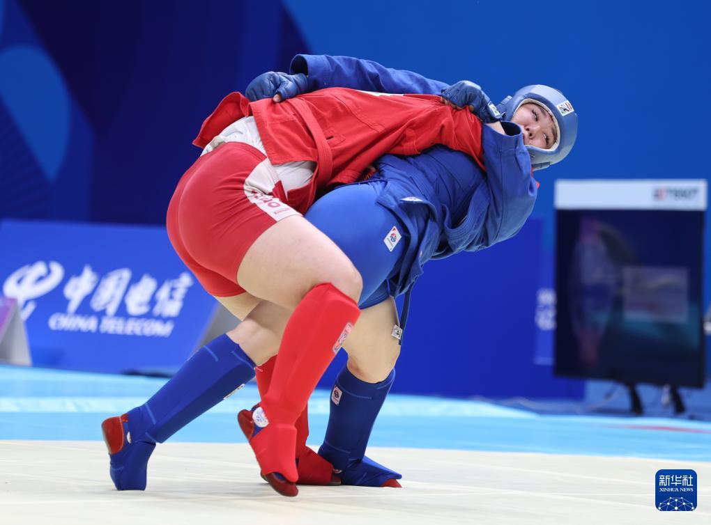 新华社记者, 女子格斗, 选手夺冠