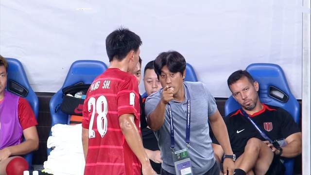 埃里克传中, 都后防线, 甘超抢断之